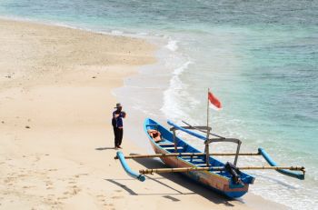 Menunggu Tamu, Kisah Tekong Perahu Pesiar Menanti Jemputan
