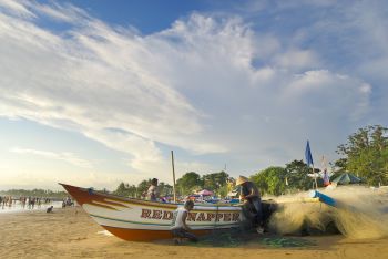 Menyulam Jaring, Kisah Nelayan Pangandaran