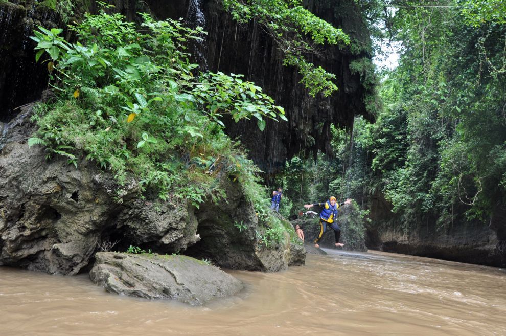 Musim Hujan Green Canyon Kian Asik