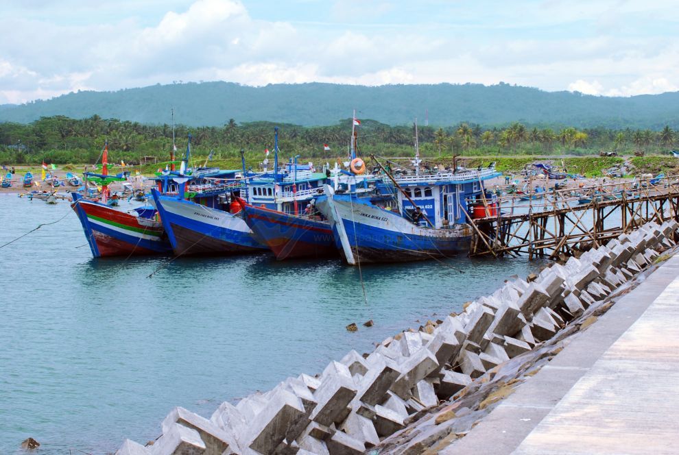 Nelayan Mulai Bersandar di Pelabuhan Cikidang