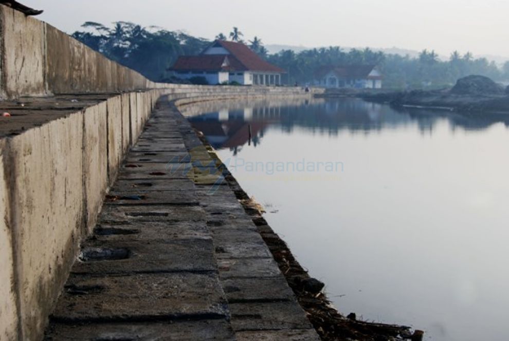 Pelabuhan Sepi Pengunjung