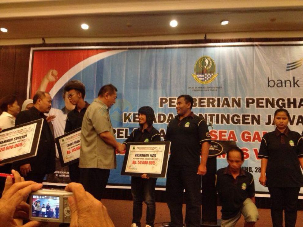 Pemberian Penghargaan Kontingen Seagames 2013 dan ASEAN Para games 2013 asal Pangandaran.