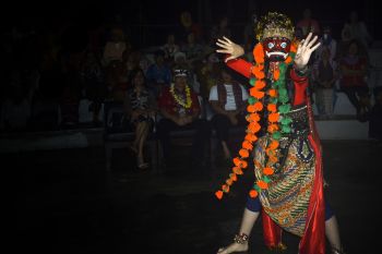 Penari Pangandaran, Kenalkan Wisata Budaya Dengan Tari Topeng Rahwana