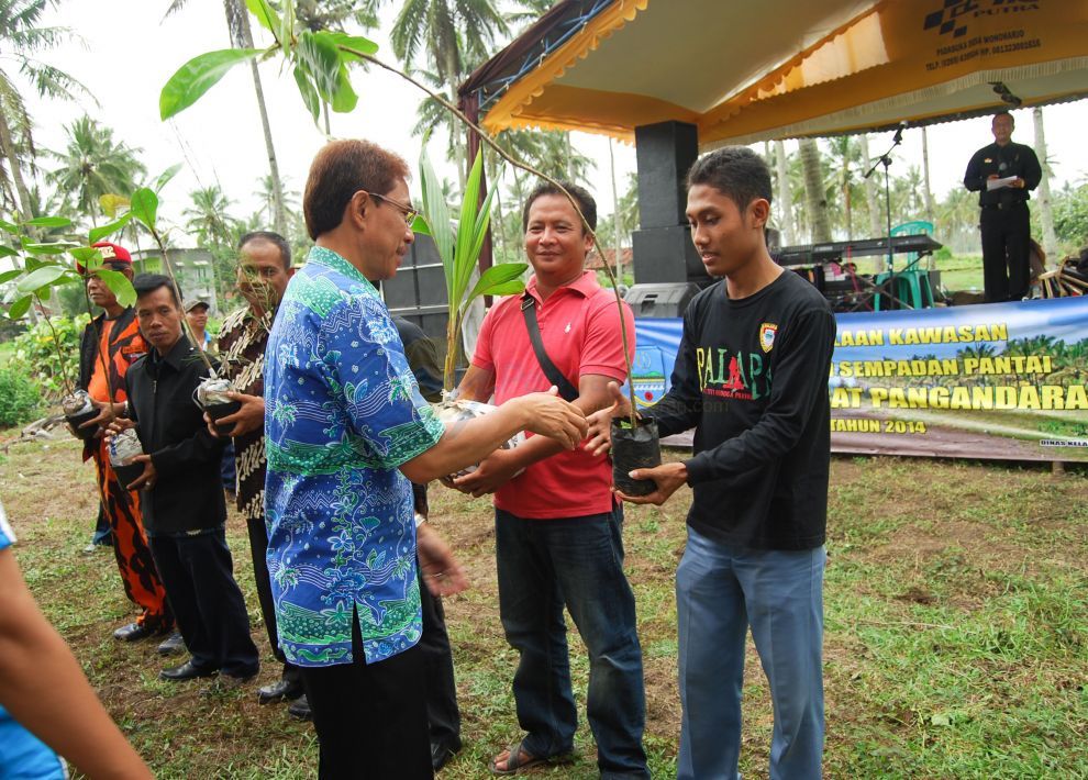 Penghijauan Kawasan Sempadan Pantai Barat Pangandaran