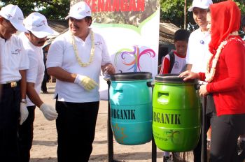 Penyerahan Fasilitas Kebersihan Oleh Kemenpar RI