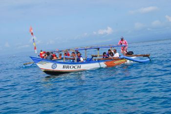 Perahu Pesiar Pantai Barat 