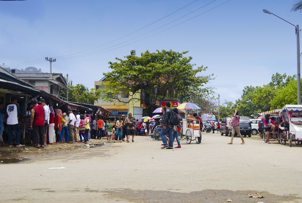 Ramainya Jalan Pasar Ikan Pangandaran