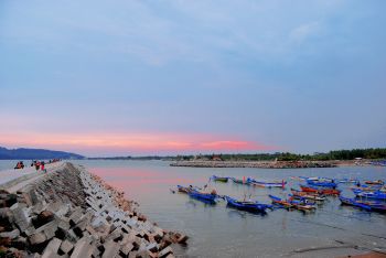 Senja di Pelabuhan Cikidang