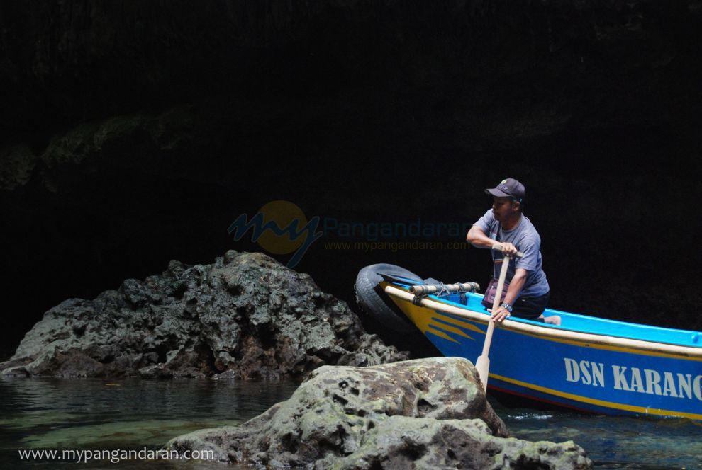 Sensasi Ketika Berperahu di Sungai Green Canyon