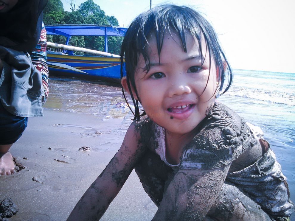 Serunya Bermain Pasir Pantai