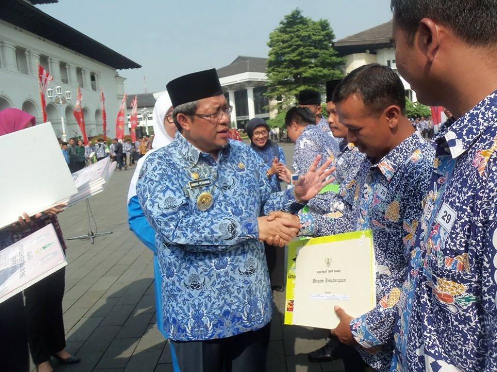 Supardi Juara 1 Bidang Perkebunan Komoditas Kelapa dari Kabupaten Pangandaran