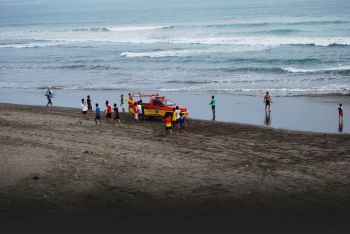 Patroli Petugas Pantai Pangandaran