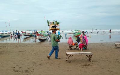 Bunga Berjalan di Pantai Pangandaran