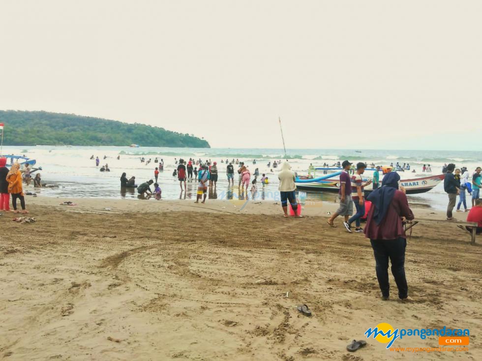 Jelang Pergantian Tahun, Pengunjung Pantai Pangandaran Mulai Berdatangan