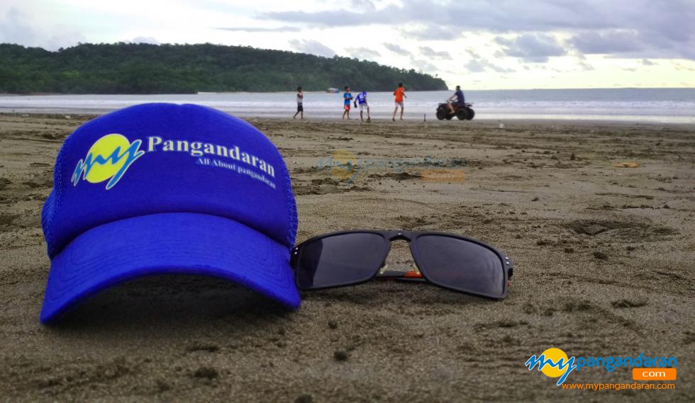 Keindahan Panorama Pantai Saat Surut