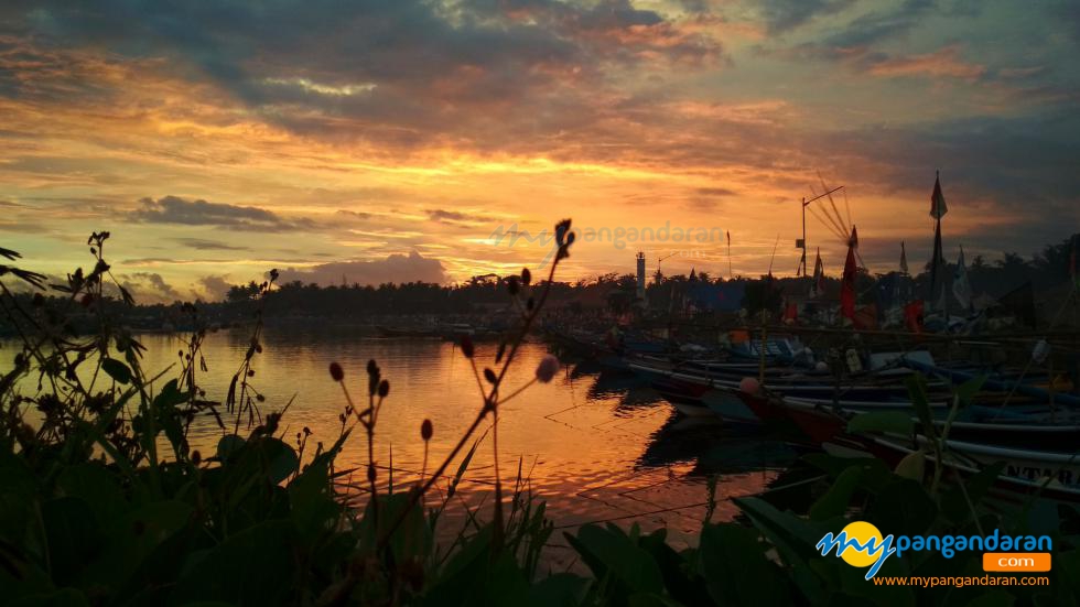 Menikmati Indahnya Langit Kala Senja di Pelabuhan Cikidang Pangandaran