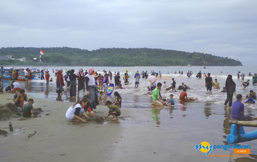 Menikmati Liburan Akhir Pekan di Pantai Barat Pangandaran