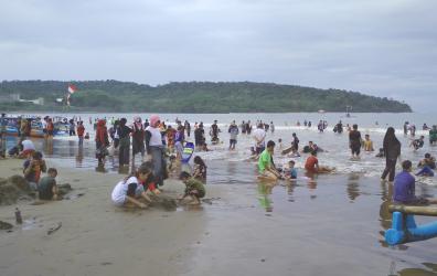 Menikmati Liburan Akhir Pekan di Pantai Barat Pangandaran