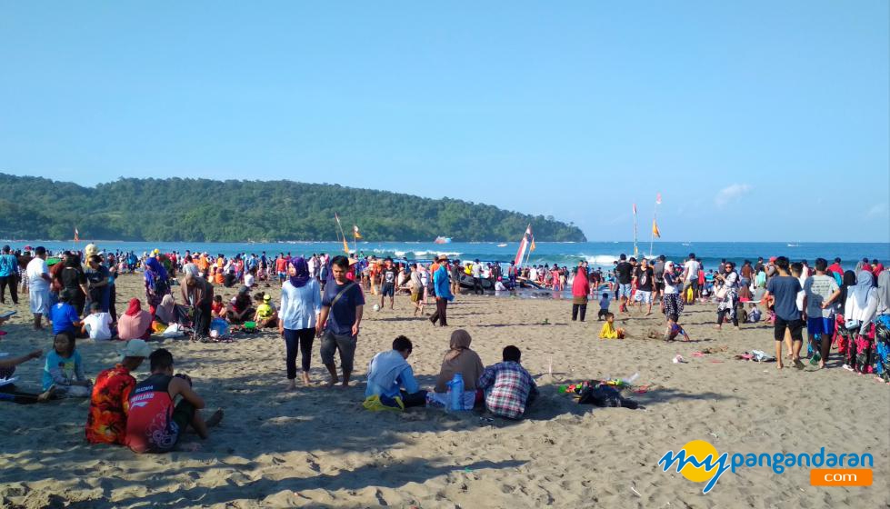 Musim Liburan Sekolah, Pantai Pangandaran di Datangi Banyak Pengunjung