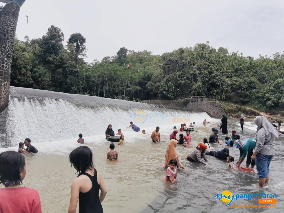 Objek Wisata Matras Di Padati Pengunjung