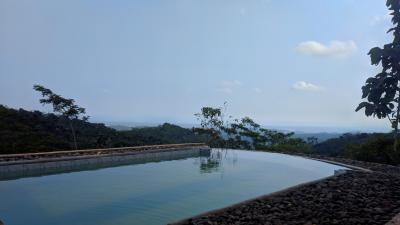 Tenggesin, Pesona Kolam Renang di Atas bukit