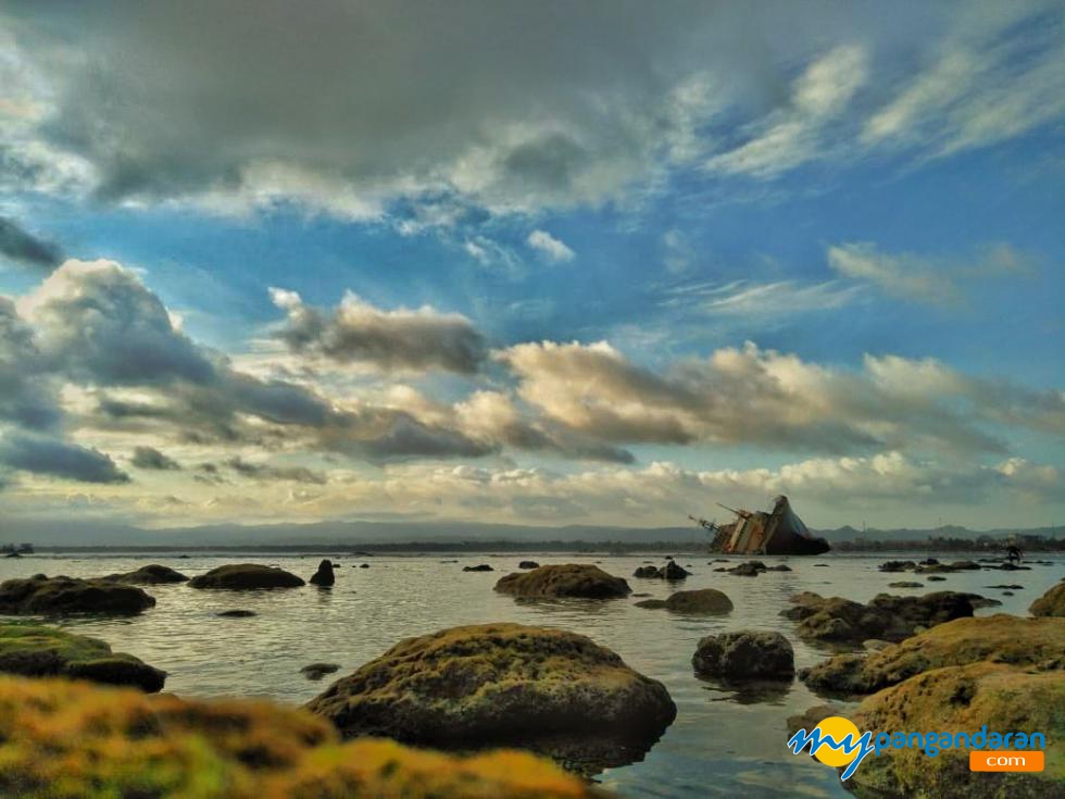 Pesona Pantai Pasir Putih Ketika Surut