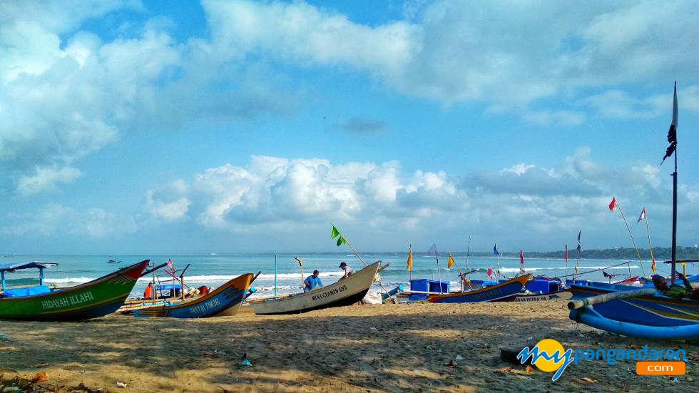 Potret Bersandarnya Perahu-Perahu Nelayan di Pangandaran