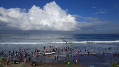 Potret Kondisi Pantai Barat Menjelang Bulan Ramadhan