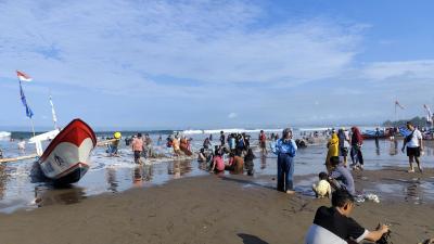 Potret Liburan Kenaikan Isa Almasih di Pantai Barat Pangandaran