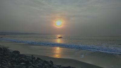 Potret Mentari Pagi di Pantai Timur Pangandaran