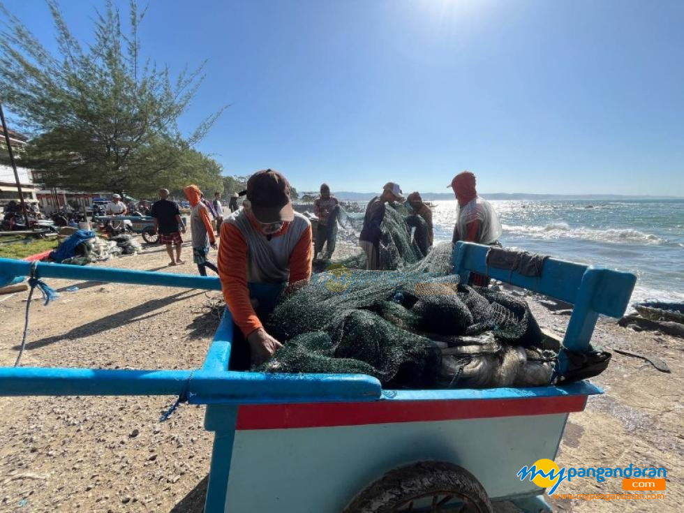 Potret Nelayan Pantai Timur Pangandaran, Harmoni Kehidupan dan Alam