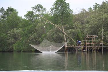 Potret Ngajodang Nelayan Sungai di Pangandaran