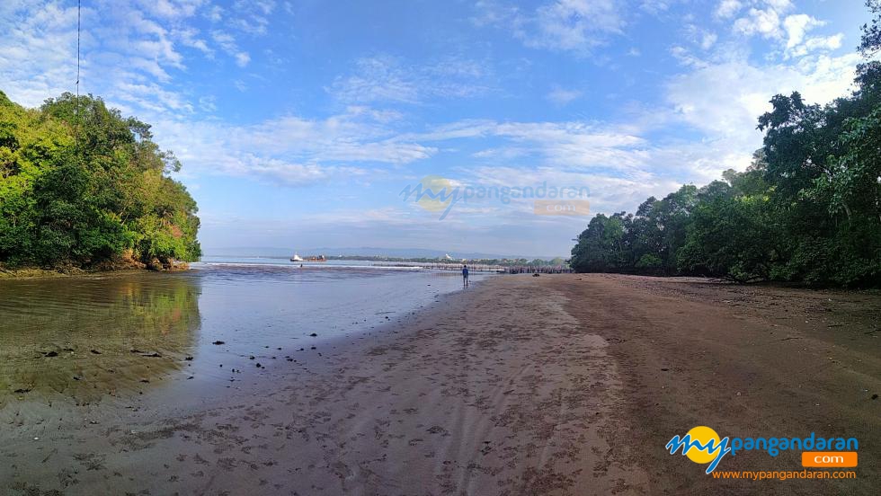 Potret Pelataran Pantai Ciborok Pangandaran