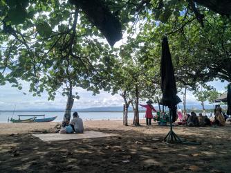 Potret Piknik Estetik di Pantai Pangandaran