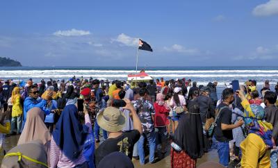 Potret Syukuran Nelayan Pantai Barat Pangandaran