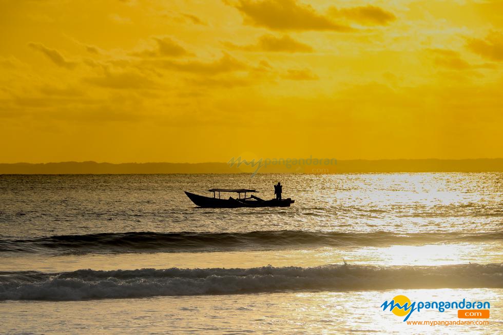 Senja Nan Indah di Pantai Barat Pangandaran