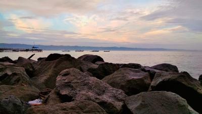 Walaupun Cuaca Mendung, Panorama Pantai Timur Pangandaran Tetap Mempesona