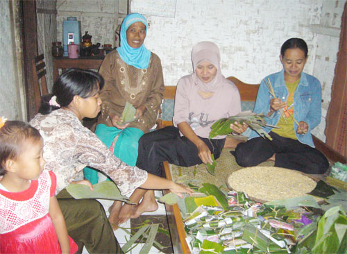 Membuat Tempe Daun Pisan